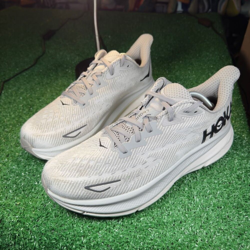 HOKA ONE ONE CLIFTON 9 - Men’s Running Shoes - SIZE 11D